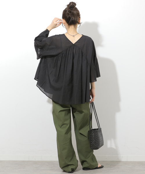 JOURNAL STANDARD relume(ジャーナルスタンダード レリューム)の「コットンギャザーフレアブラウス(シャツ/ブラウス・レディース・ブラック/ブルー/ホワイト・FREE)」の6枚目の写真
