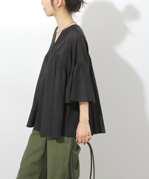 JOURNAL STANDARD relume(ジャーナルスタンダード レリューム)の「コットンギャザーフレアブラウス(シャツ/ブラウス・レディース・ブラック/ブルー/ホワイト・FREE)」の9枚目の写真