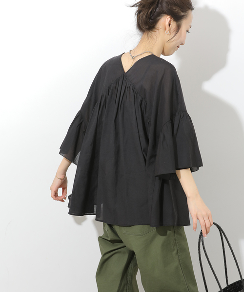 JOURNAL STANDARD relume(ジャーナルスタンダード レリューム)の「コットンギャザーフレアブラウス(シャツ/ブラウス・レディース・ブラック/ブルー/ホワイト・FREE)」の10枚目の写真