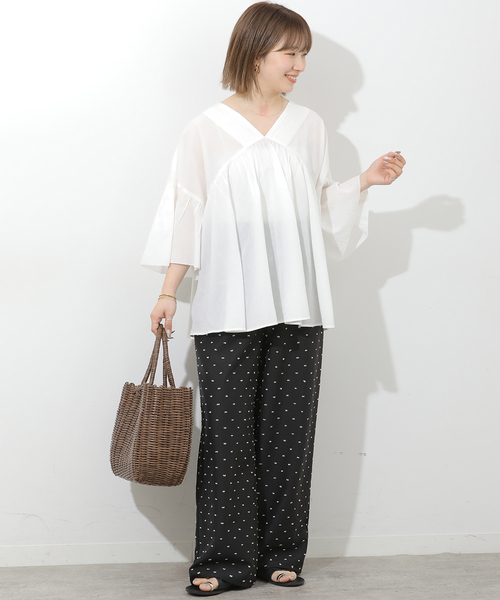 JOURNAL STANDARD relume(ジャーナルスタンダード レリューム)の「コットンギャザーフレアブラウス(シャツ/ブラウス・レディース・ブラック/ブルー/ホワイト・FREE)」の11枚目の写真