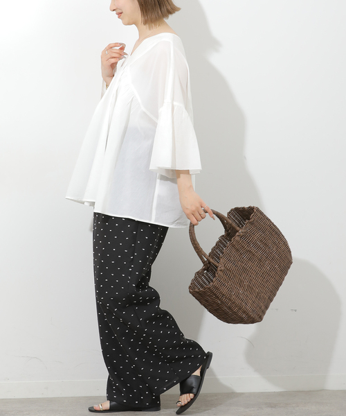 JOURNAL STANDARD relume(ジャーナルスタンダード レリューム)の「コットンギャザーフレアブラウス(シャツ/ブラウス・レディース・ブラック/ブルー/ホワイト・FREE)」の13枚目の写真