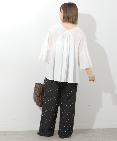 JOURNAL STANDARD relume(ジャーナルスタンダード レリューム)の「コットンギャザーフレアブラウス(シャツ/ブラウス・レディース・ブラック/ブルー/ホワイト・FREE)」の14枚目の写真