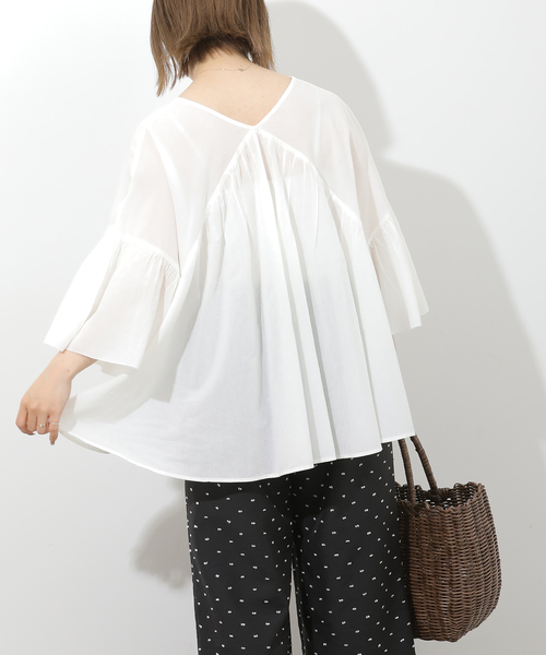 JOURNAL STANDARD relume(ジャーナルスタンダード レリューム)の「コットンギャザーフレアブラウス(シャツ/ブラウス・レディース・ブラック/ブルー/ホワイト・FREE)」の18枚目の写真