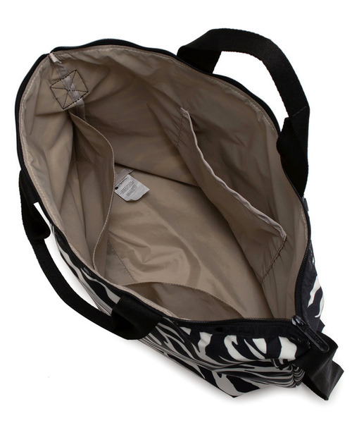 LeSportsac(レスポートサック)の「DELUXE EASY CARRY TOTE クリームブラックゼブラ(トートバッグ・レディース・ブラック・FREE)」の8枚目の写真