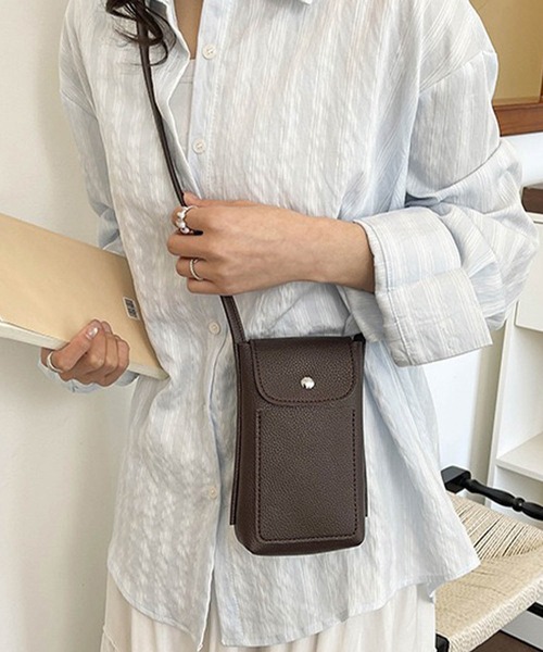 LOWO(ロワ)の「レザーミニショルダーバッグ スマホショルダー スマホポーチ 合成皮革(ショルダーバッグ・レディース・ブラウン/オフホワイト/アイボリー/ベージュ/ブラック/ピンク・FREE)」の4枚目の写真