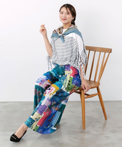 ScoLar（スカラー）の「562245：楽器×花コラージュ柄 ボドレー素材ワイドパンツ（その他パンツ・レディース・チャコールグレー/グリーン・M）」の3枚目の写真
