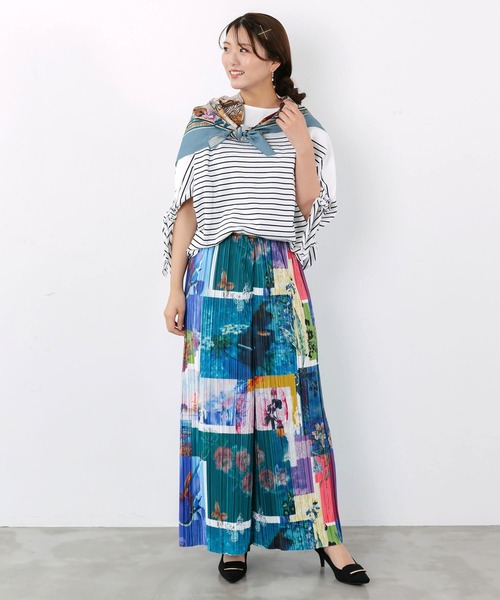 ScoLar（スカラー）の「562245：楽器×花コラージュ柄 ボドレー素材ワイドパンツ（その他パンツ・レディース・チャコールグレー/グリーン・M）」の4枚目の写真