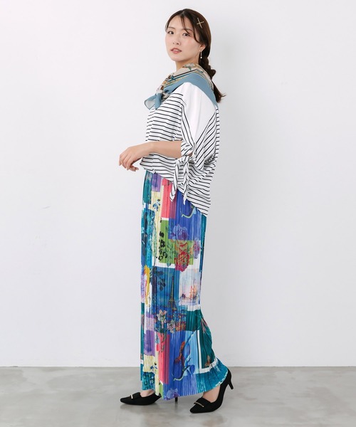 ScoLar（スカラー）の「562245：楽器×花コラージュ柄 ボドレー素材ワイドパンツ（その他パンツ・レディース・チャコールグレー/グリーン・M）」の5枚目の写真