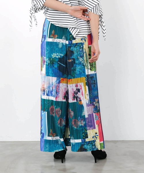 ScoLar（スカラー）の「562245：楽器×花コラージュ柄 ボドレー素材ワイドパンツ（その他パンツ・レディース・チャコールグレー/グリーン・M）」の7枚目の写真