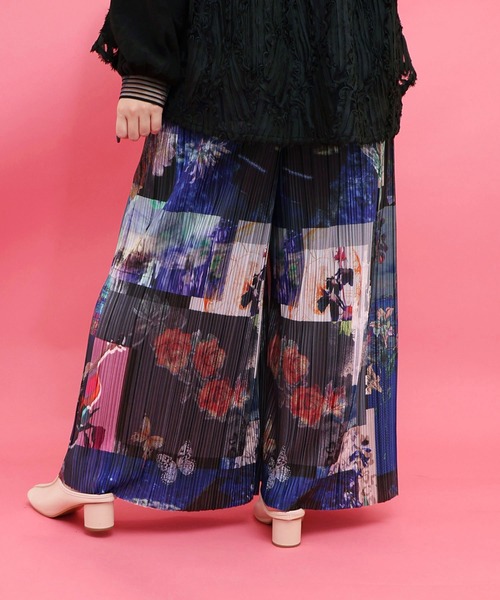 ScoLar（スカラー）の「562245：楽器×花コラージュ柄 ボドレー素材ワイドパンツ（その他パンツ・レディース・チャコールグレー/グリーン・M）」の11枚目の写真