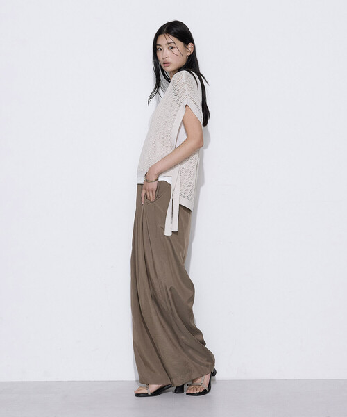 COMME CA(コムサ)の「シルク・平 ワイドタックカーブパンツ(その他パンツ・レディース・カーキ/スミクロ・7号/11号/9号)」の19枚目の写真