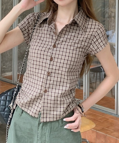 AMAJI(アマジ)の「ポロカラー チェック柄 半袖シャツ(シャツ/ブラウス・レディース・ブラウン・SMALL/MEDIUM/LARGE)」の3枚目の写真