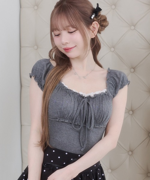 Rmine(アールマイン)の「ギャザーデザインフロントリボントップス(半袖)(Tシャツ/カットソー・レディース・グレー/パープル/ホワイト・SMALL)」の3枚目の写真