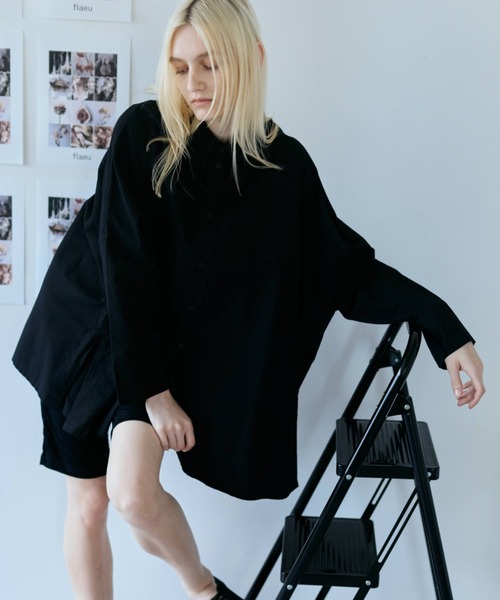 flaeu(フラユ)の「Loose Drop Shoulder Shirt(シャツ/ブラウス・レディース・ブラック/ホワイト・FREE)」の2枚目の写真