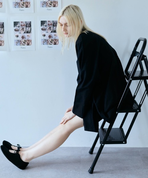 flaeu(フラユ)の「Loose Drop Shoulder Shirt(シャツ/ブラウス・レディース・ブラック/ホワイト・FREE)」の13枚目の写真