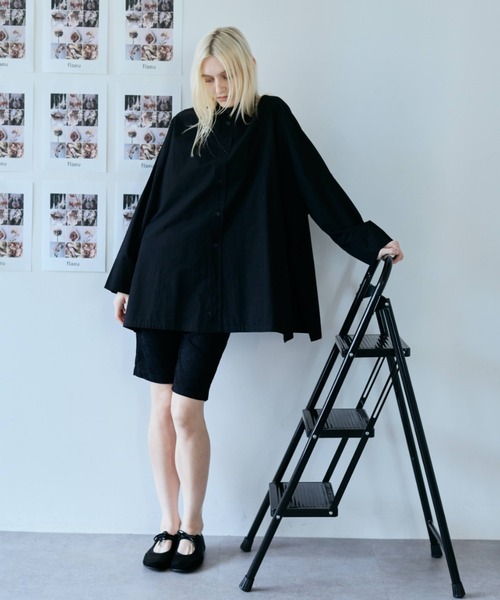 flaeu(フラユ)の「Loose Drop Shoulder Shirt(シャツ/ブラウス・レディース・ブラック/ホワイト・FREE)」の15枚目の写真