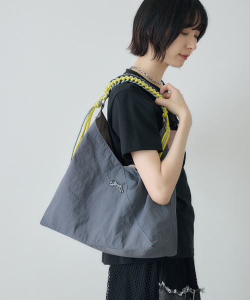 Paradise Picnic（パラダイスピクニック）の「TRANOI. コードショルダーBAG（ショルダーバッグ・レディース・チャコールグレー/レッド/アイボリー・FREE）」の11枚目の写真