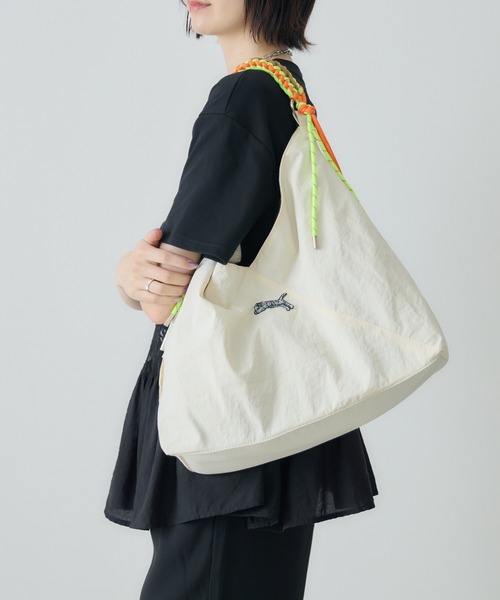 Paradise Picnic（パラダイスピクニック）の「TRANOI. コードショルダーBAG（ショルダーバッグ・レディース・チャコールグレー/レッド/アイボリー・FREE）」の7枚目の写真