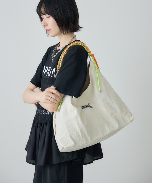 Paradise Picnic（パラダイスピクニック）の「TRANOI. コードショルダーBAG（ショルダーバッグ・レディース・チャコールグレー/レッド/アイボリー・FREE）」の8枚目の写真