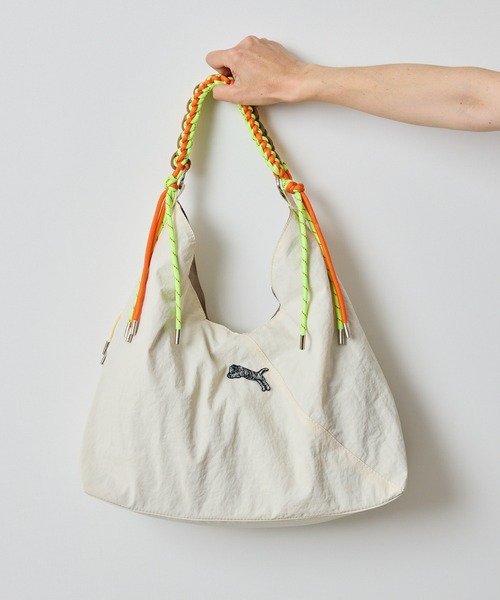 Paradise Picnic（パラダイスピクニック）の「TRANOI. コードショルダーBAG（ショルダーバッグ・レディース・チャコールグレー/レッド/アイボリー・FREE）」の9枚目の写真