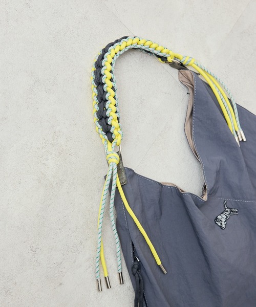 Paradise Picnic（パラダイスピクニック）の「TRANOI. コードショルダーBAG（ショルダーバッグ・レディース・チャコールグレー/レッド/アイボリー・FREE）」の19枚目の写真