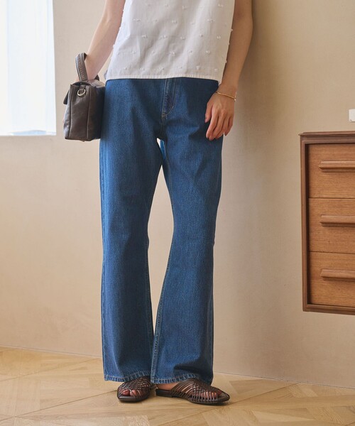 BEAUTY&YOUTH UNITED ARROWS(ビューティーアンドユースユナイテッドアローズ)の「【WEB限定】ワイドフレア デニムパンツ ウォッシャブル(デニムパンツ・レディース・ダークグレー/ネイビー/ライトブルー・L/M/S)」の3枚目の写真