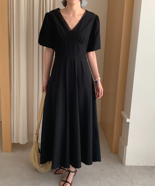 FAVORITO(ファヴォリート)の「Vネックパフスリーブワンピース(ワンピース・レディース・ベージュ/ブルー/ブラック・F)」の14枚目の写真
