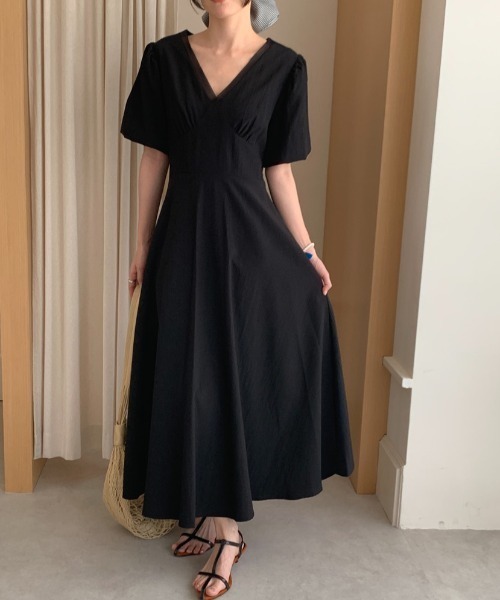 FAVORITO(ファヴォリート)の「Vネックパフスリーブワンピース(ワンピース・レディース・ベージュ/ブルー/ブラック・F)」の13枚目の写真