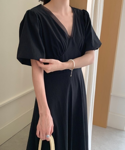 FAVORITO(ファヴォリート)の「Vネックパフスリーブワンピース(ワンピース・レディース・ベージュ/ブルー/ブラック・F)」の8枚目の写真