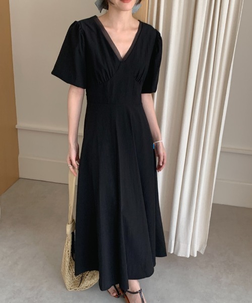 FAVORITO(ファヴォリート)の「Vネックパフスリーブワンピース(ワンピース・レディース・ベージュ/ブルー/ブラック・F)」の19枚目の写真