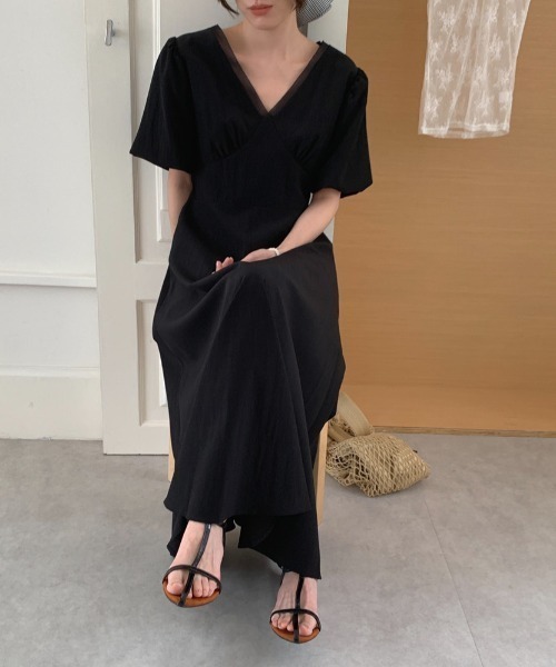 FAVORITO(ファヴォリート)の「Vネックパフスリーブワンピース(ワンピース・レディース・ベージュ/ブルー/ブラック・F)」の22枚目の写真