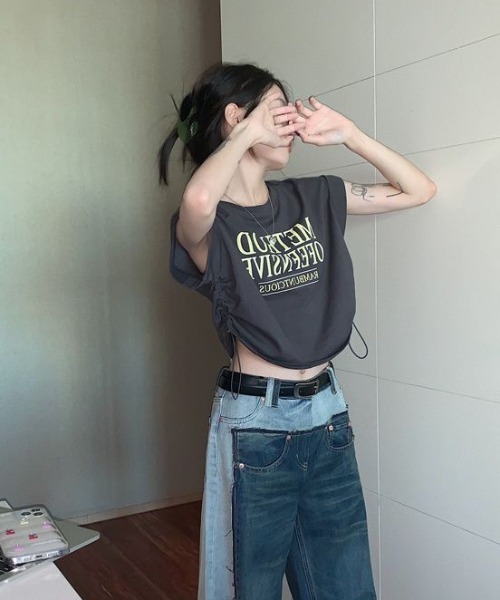 NoBelle(ノベル)の「サイド絞り プリント半袖Tシャツ(Tシャツ/カットソー・レディース・グレー・L/S/M)」の4枚目の写真