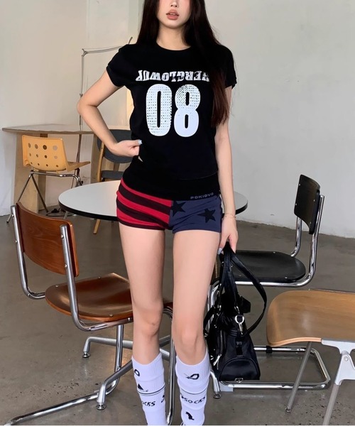 AsheKsha(アシクシャ)の「ナンバープリントショート丈 T シャツ(Tシャツ/カットソー・レディース・ブラック・M)」の8枚目の写真