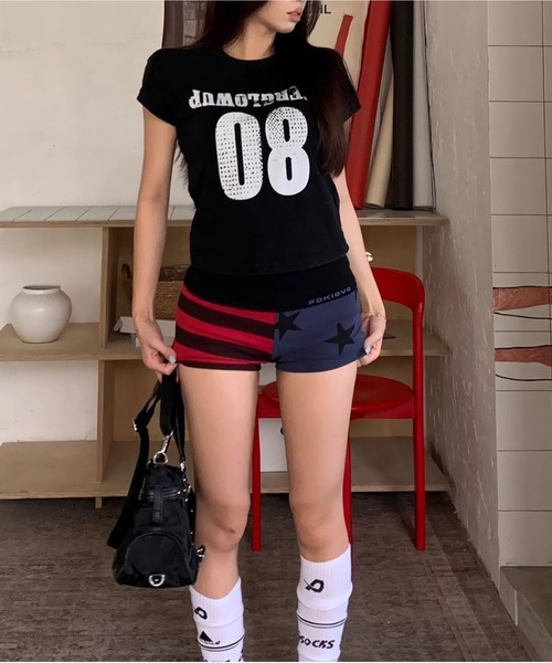 AsheKsha(アシクシャ)の「ナンバープリントショート丈 T シャツ(Tシャツ/カットソー・レディース・ブラック・M)」の9枚目の写真
