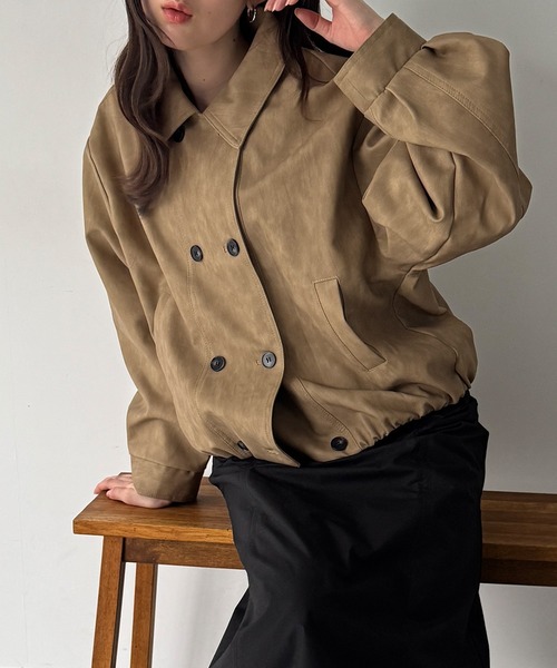 junoah（ジュノア）の「ショートトレンチレザージャケット（ブルゾン・レディース・ベージュ/チャコール/ブラウン・SMALL/LARGE/MEDIUM）」の13枚目の写真