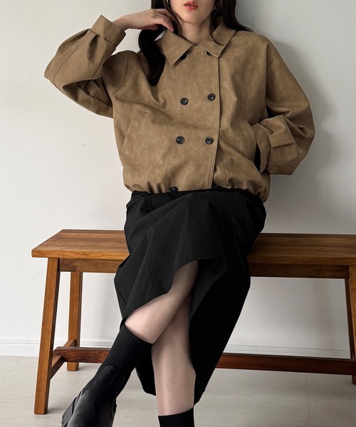 junoah（ジュノア）の「ショートトレンチレザージャケット（ブルゾン・レディース・ベージュ/チャコール/ブラウン・SMALL/LARGE/MEDIUM）」の14枚目の写真