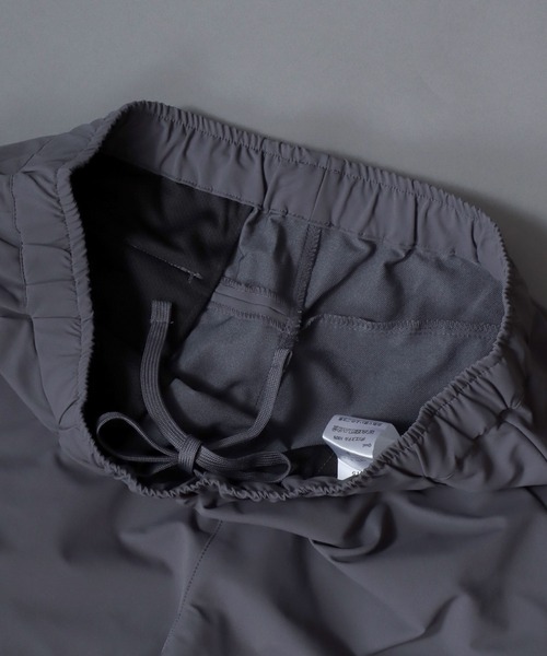 SITRY(シトリー)の「High Function Tapered Pants/マルチファンクション 防風 軽量 ストレッチ 撥水 保温 イージーケア テーパードパンツ イージーパンツ(その他パンツ・メンズ・グレー/ブラック・M/L/LL)」の4枚目の写真