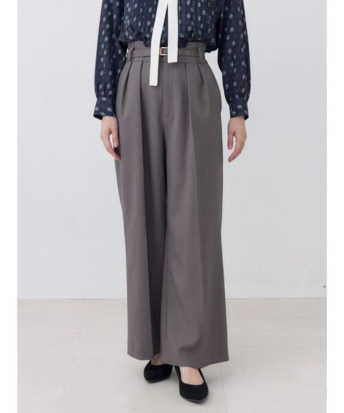 TONAL(トーナル)の「ハイウエストタックワイドパンツ(スラックス・レディース・グレー/ネイビー/ブラウン・MEDIUM/SMALL)」の2枚目の写真