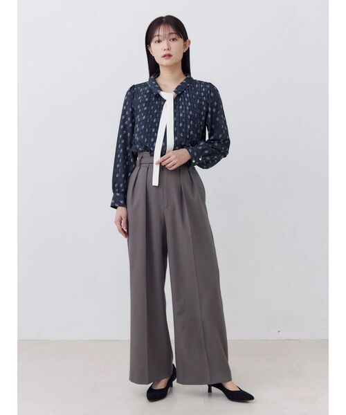 TONAL(トーナル)の「ハイウエストタックワイドパンツ(スラックス・レディース・グレー/ネイビー/ブラウン・MEDIUM/SMALL)」の20枚目の写真