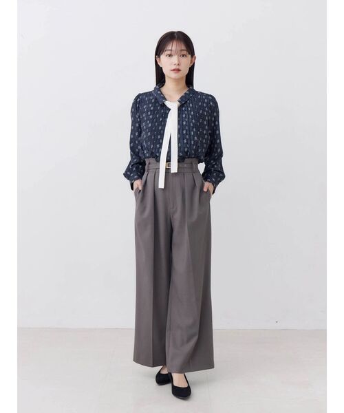 TONAL(トーナル)の「ハイウエストタックワイドパンツ(スラックス・レディース・グレー/ネイビー/ブラウン・MEDIUM/SMALL)」の21枚目の写真