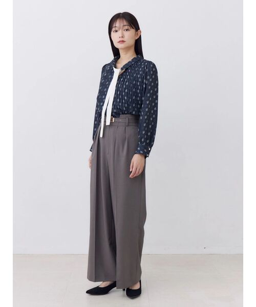 TONAL(トーナル)の「ハイウエストタックワイドパンツ(スラックス・レディース・グレー/ネイビー/ブラウン・MEDIUM/SMALL)」の22枚目の写真