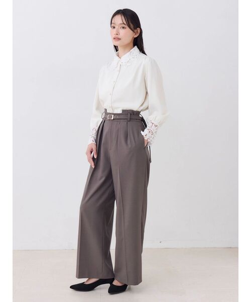 TONAL(トーナル)の「ハイウエストタックワイドパンツ(スラックス・レディース・グレー/ネイビー/ブラウン・MEDIUM/SMALL)」の14枚目の写真