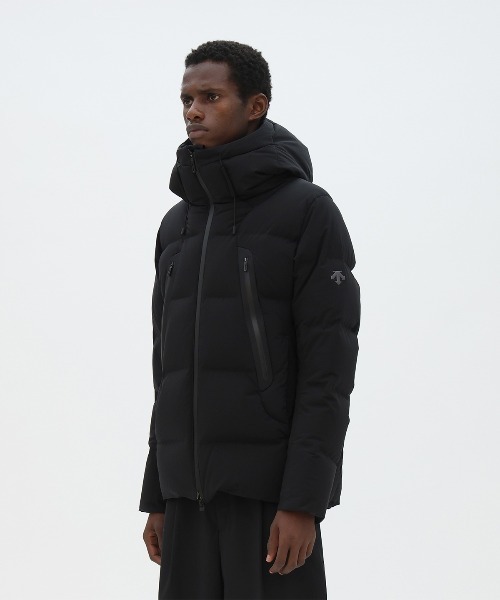 DESCENTE ALLTERRAIN(デサント オルテライン)の「DESCENTE ALLTERRAIN/デサントオルテライン MIZUSAWA MOUNTAINEER 日本製 ナイロン ダウンジャケット パラフードシステム 撥水性 2026年秋冬 秋服(ダウンジャケット/コート・メンズ・ブラック・M/L)」の2枚目の写真