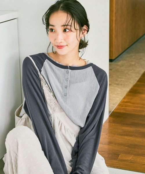 niko and...(ニコアンド)の「2WAYソフトシアーラグランプルオーバー(Tシャツ/カットソー・レディース・オフホワイト/ピンク/グレー・FREE)」の2枚目の写真