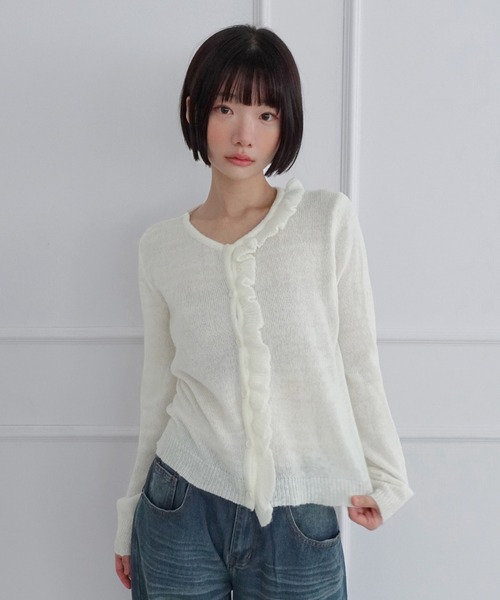 by muni:r(バイ ムニール)の「ヘイズフリルニットカーディガン/2026 AW COLLECTION(ニット/セーター・レディース・チャコール/アイボリー/パープル・FREE)」の4枚目の写真