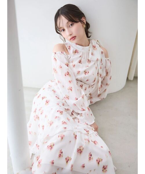 dazzlin(ダズリン)の「コールドショルダーアシメシフォンワンピース(ワンピース・レディース・ピンク/ネイビー・SMALL/MEDIUM)」の16枚目の写真