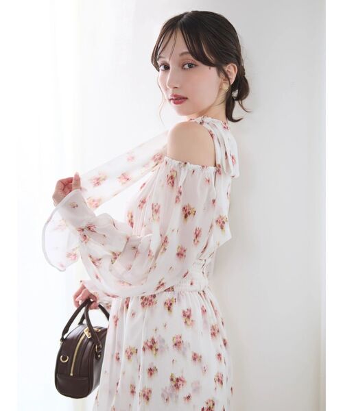 dazzlin(ダズリン)の「コールドショルダーアシメシフォンワンピース(ワンピース・レディース・ピンク/ネイビー・SMALL/MEDIUM)」の18枚目の写真