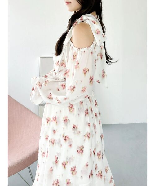 dazzlin(ダズリン)の「コールドショルダーアシメシフォンワンピース(ワンピース・レディース・ピンク/ネイビー・SMALL/MEDIUM)」の6枚目の写真