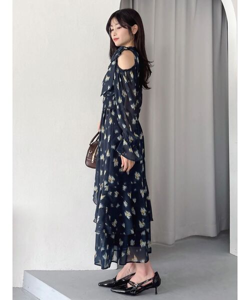 dazzlin(ダズリン)の「コールドショルダーアシメシフォンワンピース(ワンピース・レディース・ピンク/ネイビー・SMALL/MEDIUM)」の14枚目の写真