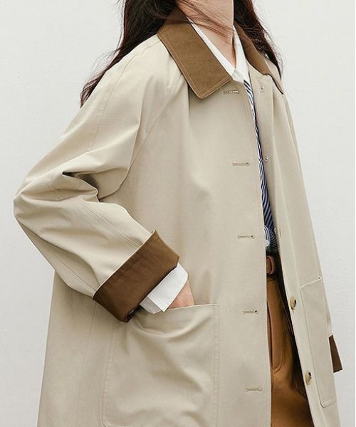 &soiree(アンドソワレ)の「ツートンカラーミドル丈トレンチコート(トレンチコート・レディース・ベージュ・SMALL/MEDIUM/LARGE/X-LARGE)」の4枚目の写真